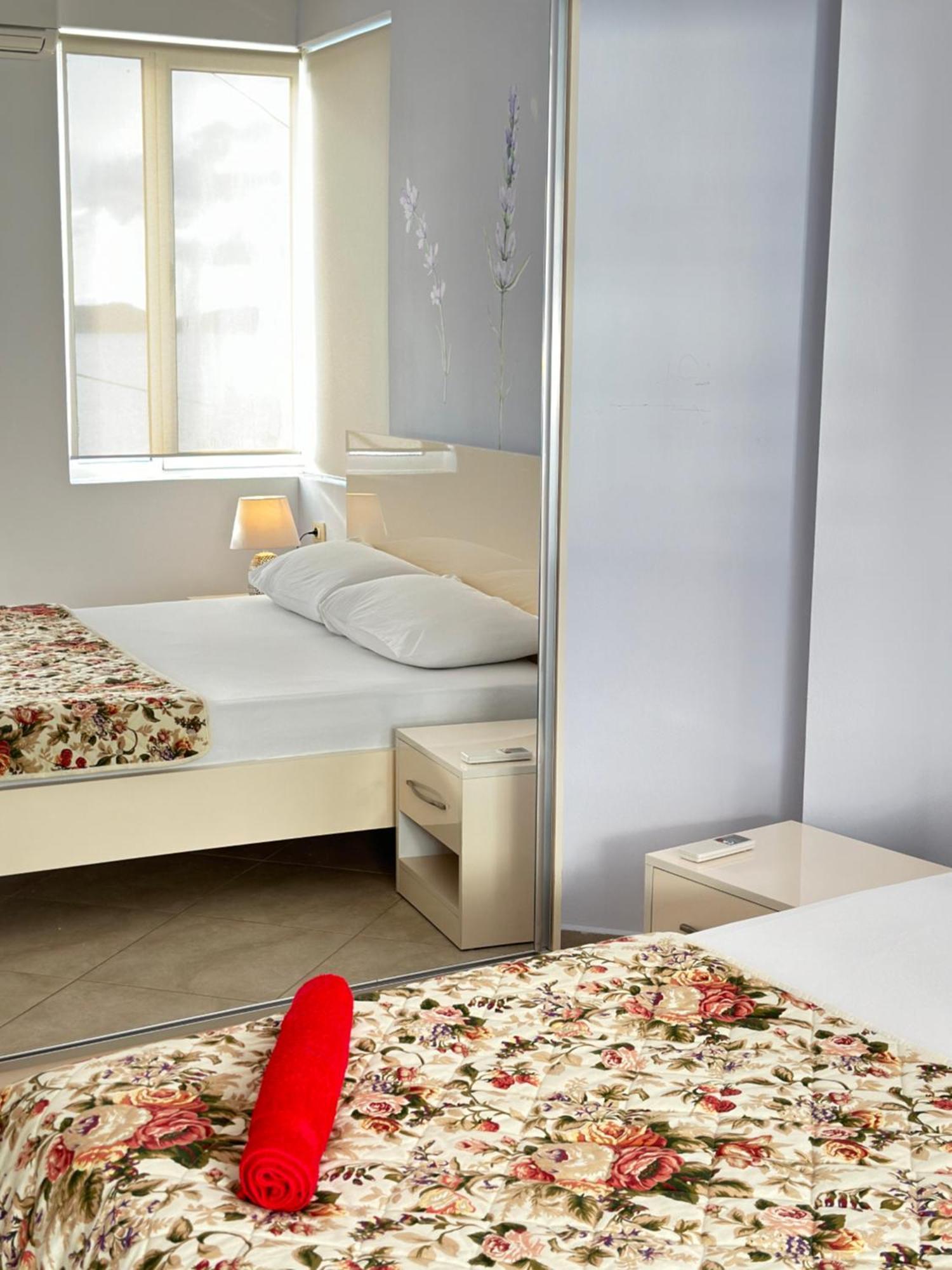 Violet Sea View Apartment Sarande Bagian luar foto