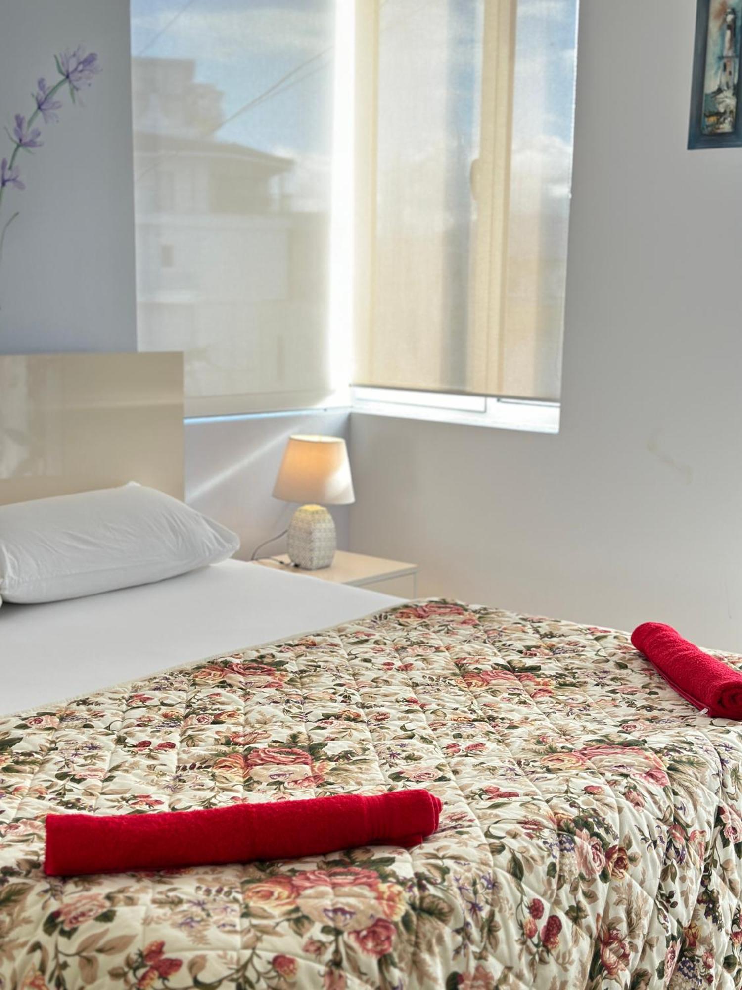 Violet Sea View Apartment Sarande Bagian luar foto